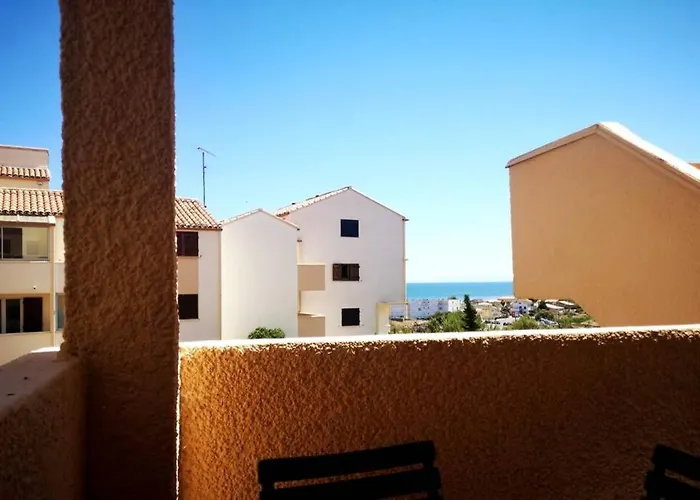Calme Entre Terre Et Proche * Fleury (Aude)